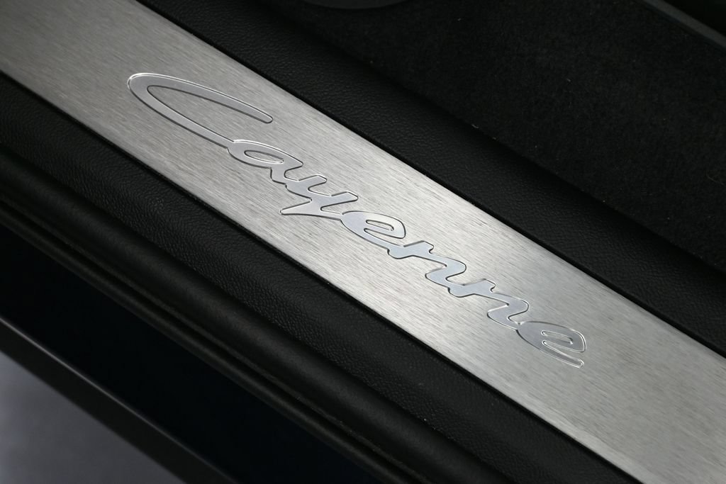 Certified 2025 Porsche Cayenne Coupe AWD/4WD image 39