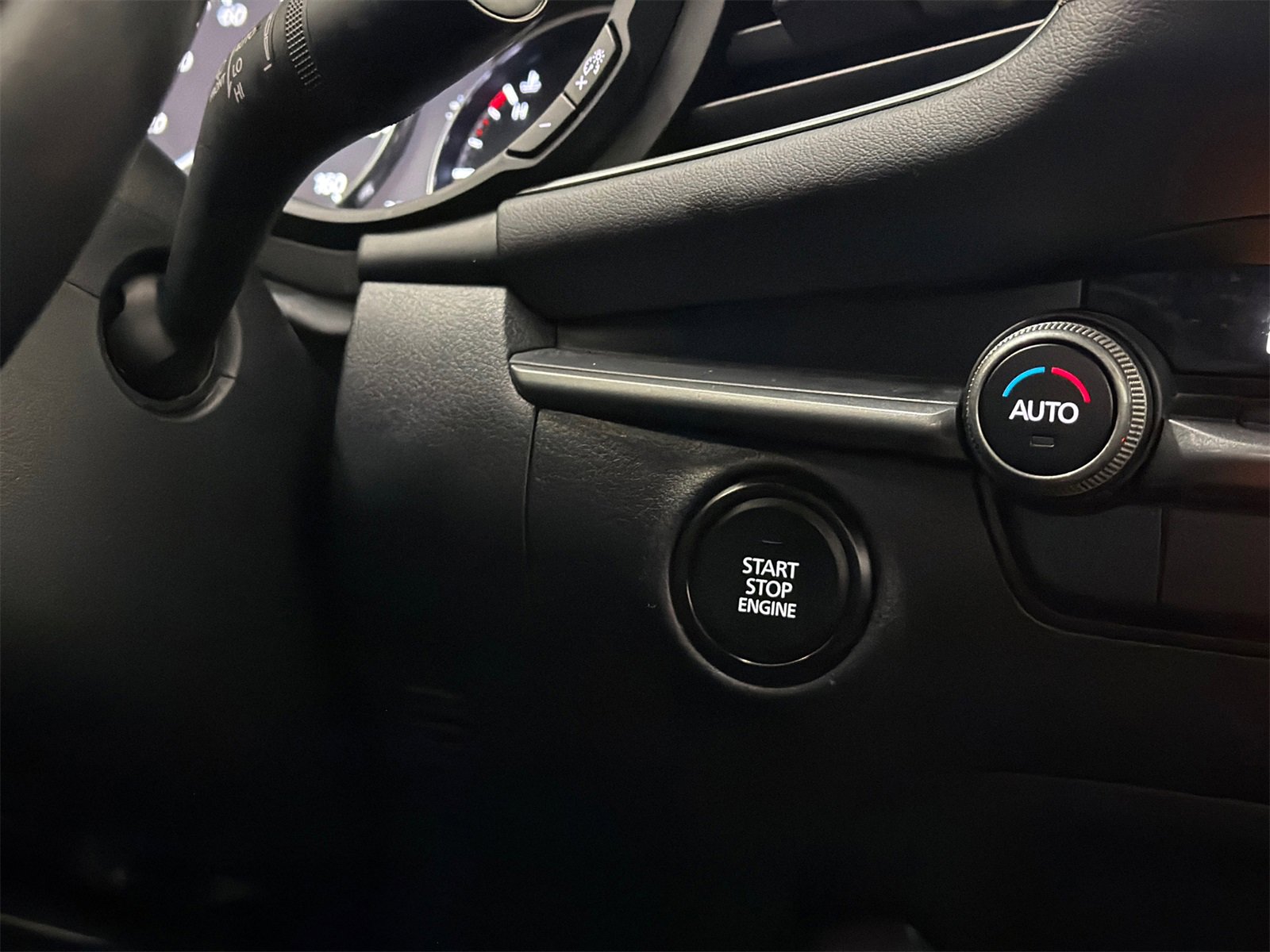 Used 2023 MAZDA MAZDA3 s image 24