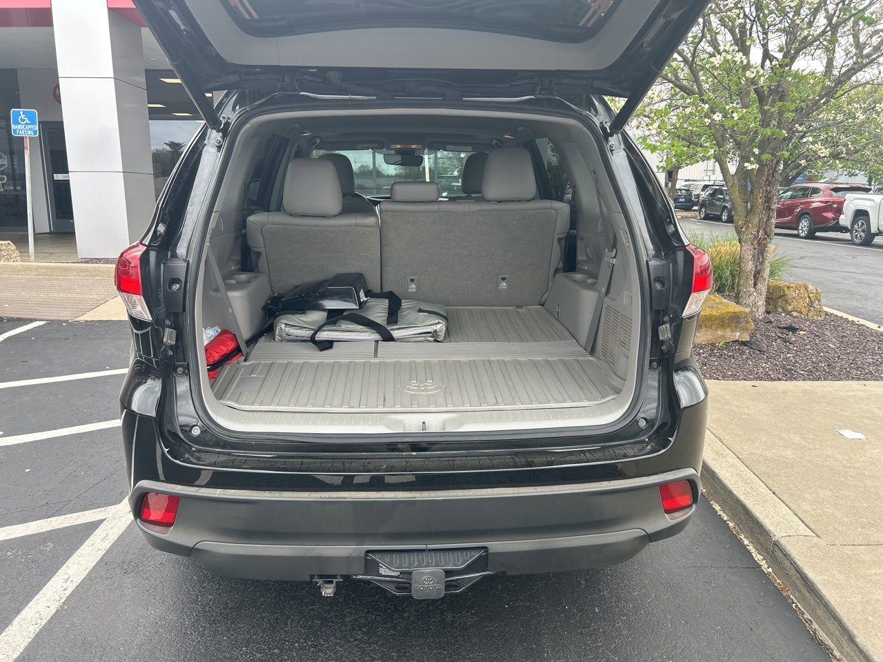 Used 2018 Toyota Highlander XLE image 5