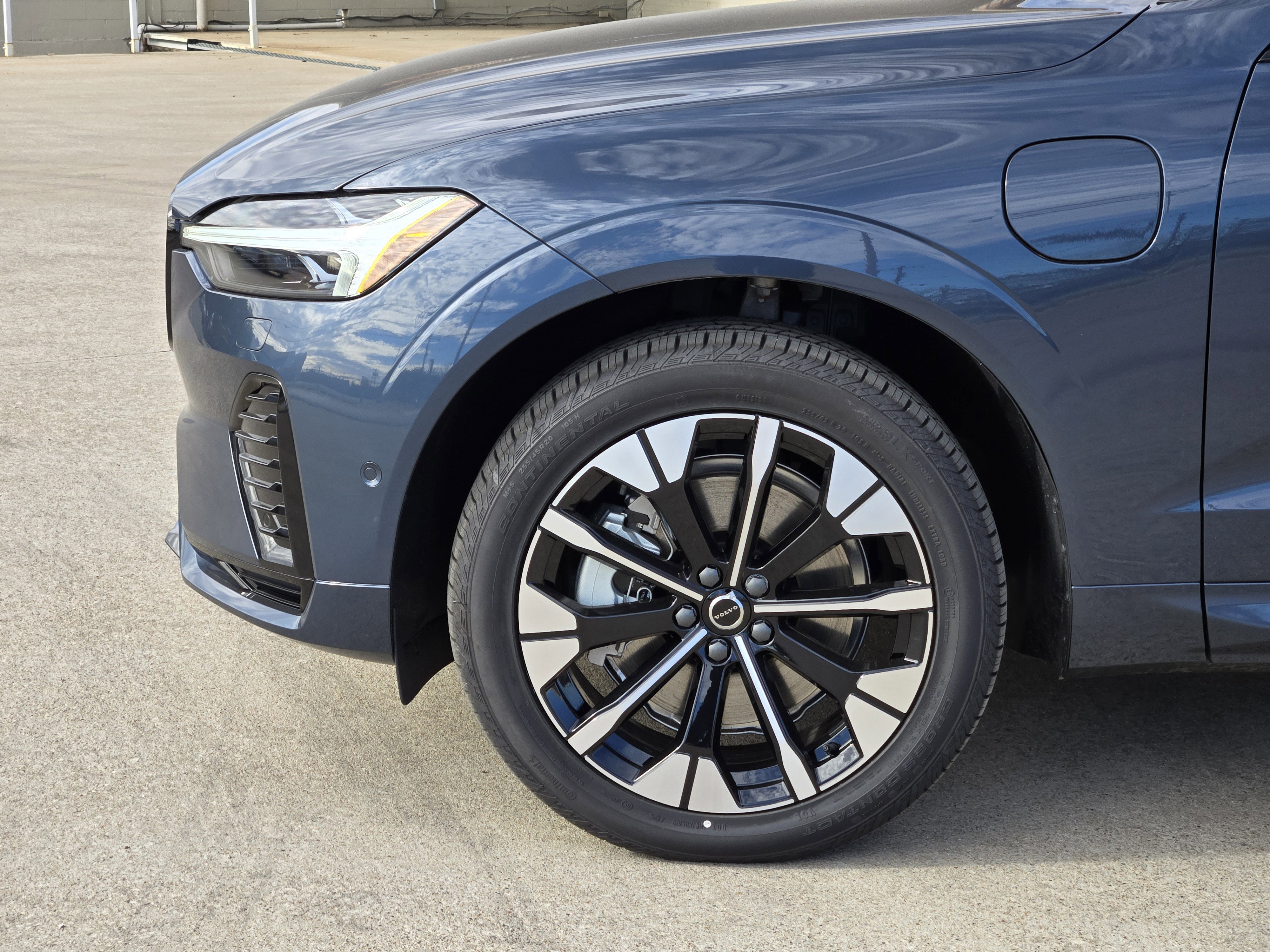 New 2026 Volvo XC60 T8 Plus w/ Protection Package Premier image 11