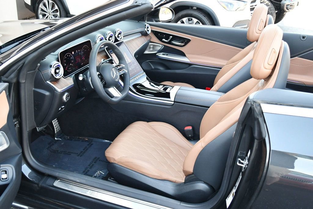 Used 2024 Mercedes-Benz CLE 450 4MATIC Cabriolet image 14