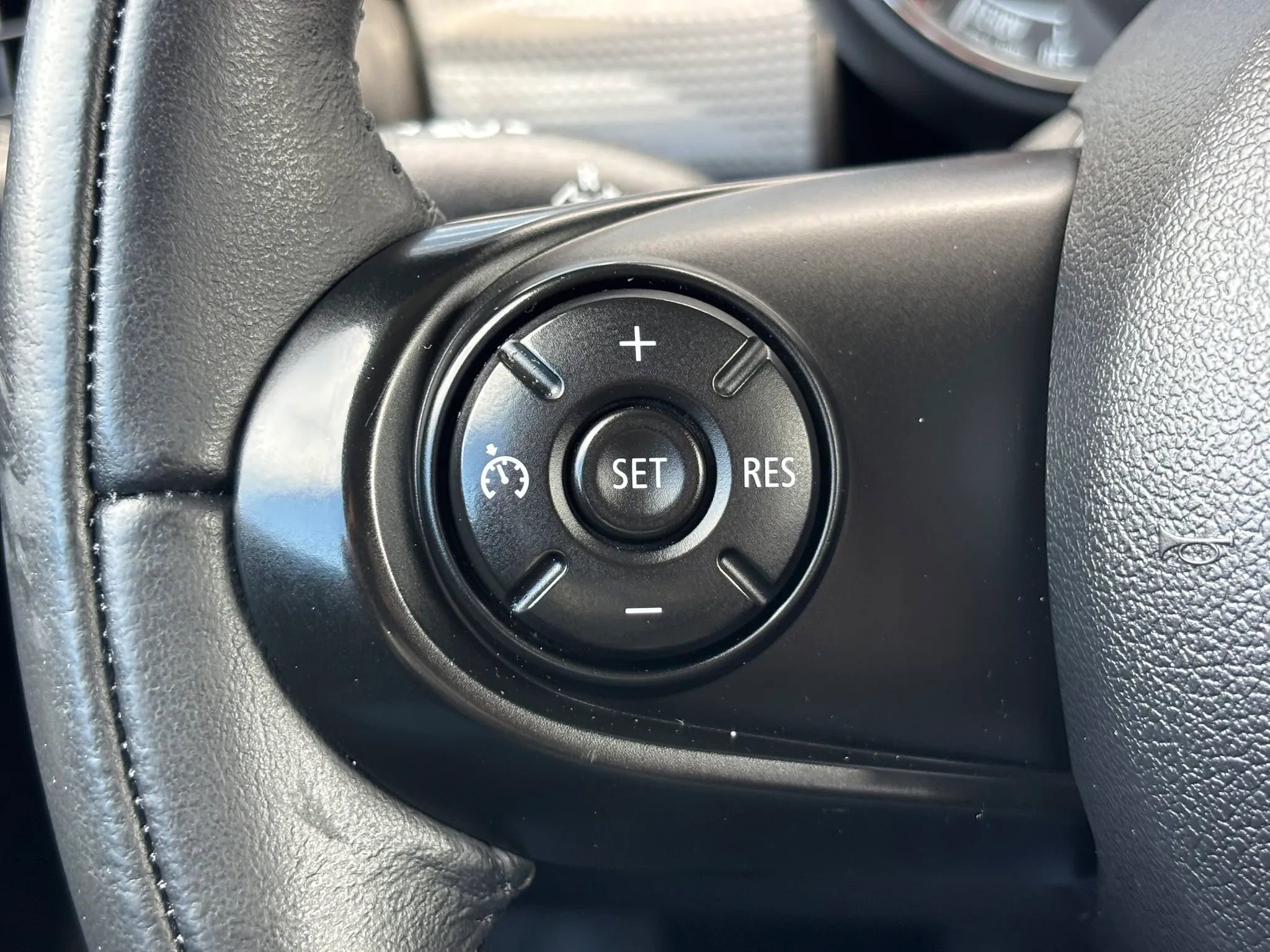 Used 2015 MINI Cooper 2-Door Hardtop FWD image 28