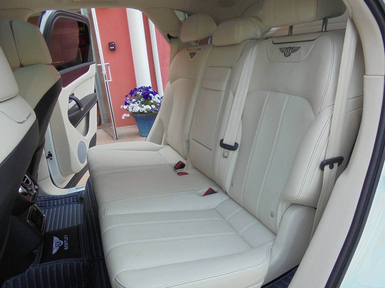 Used 2019 Bentley Bentayga AWD/4WD image 11