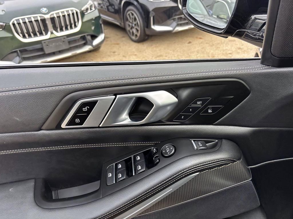 Used 2022 BMW X5 xDrive40i w/ M Sport Package image 12