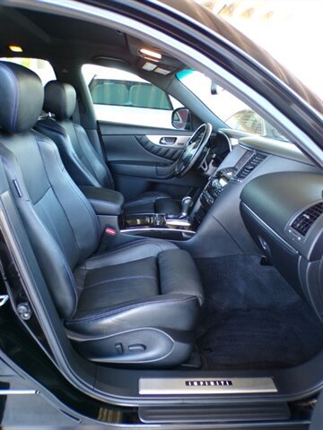 Used 2017 INFINITI QX70 AWD w/ Premium Package image 30