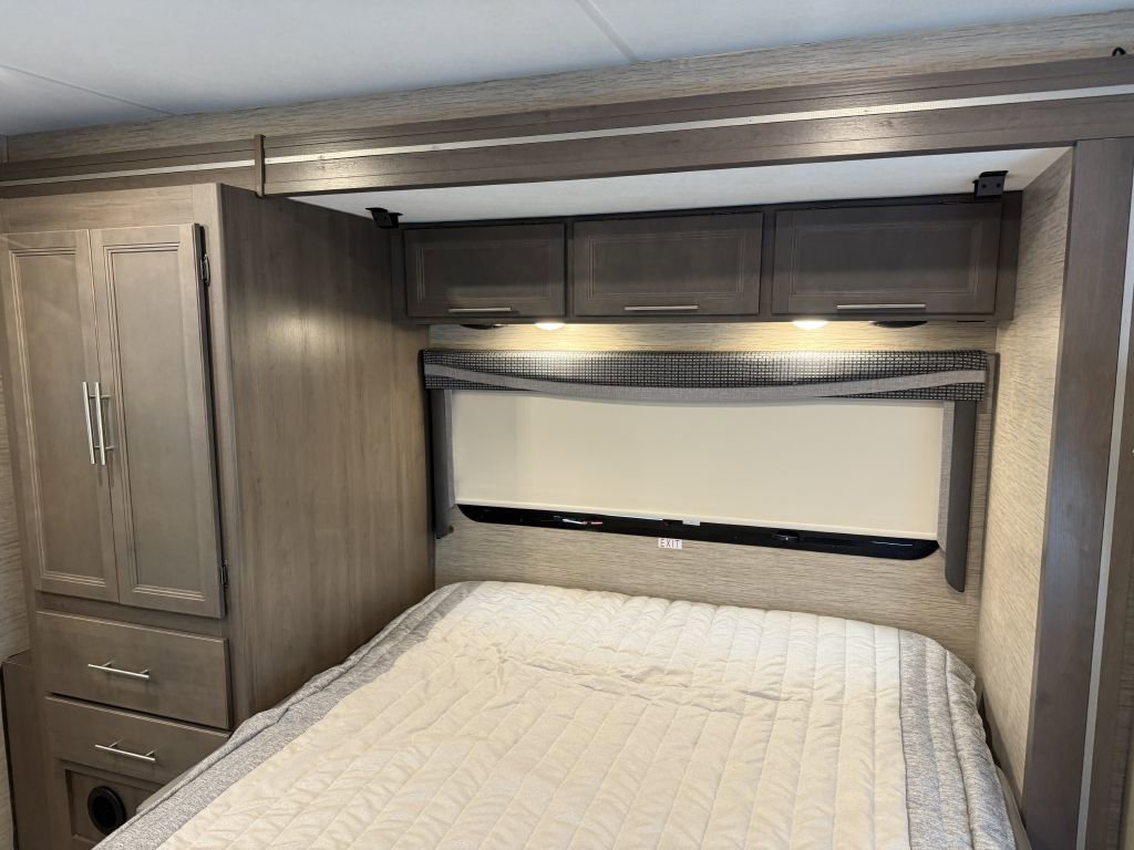 Used 2023 Ford E-450 and Econoline 450 Super Duty w/ Motorhome Prep Package image 70