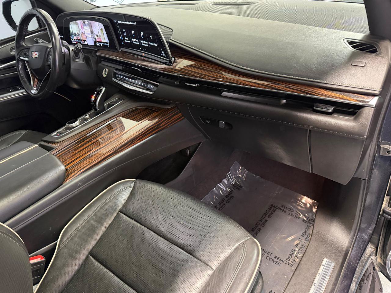 Used 2023 Cadillac Escalade Premium Luxury AWD/4WD image 28
