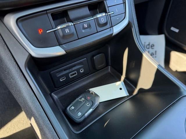 Used 2022 GMC Terrain SLT w/ Infotainment Package II AWD/4WD image 33