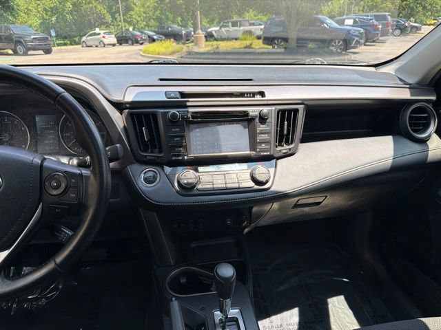 Used 2018 Toyota RAV4 XLE AWD/4WD image 14