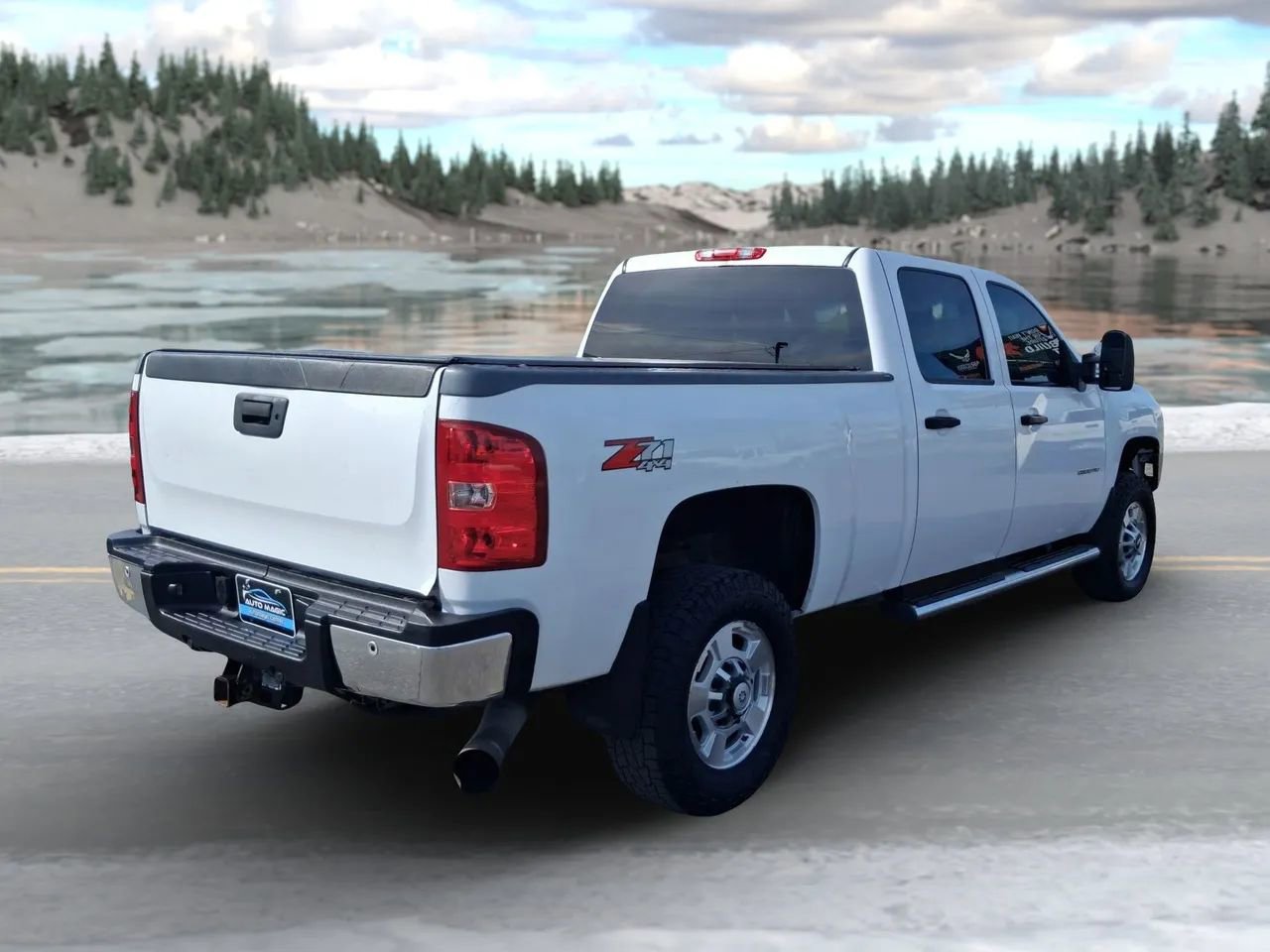 Used 2011 Chevrolet Silverado 2500 LT w/ Interior Plus Package AWD/4WD image 3