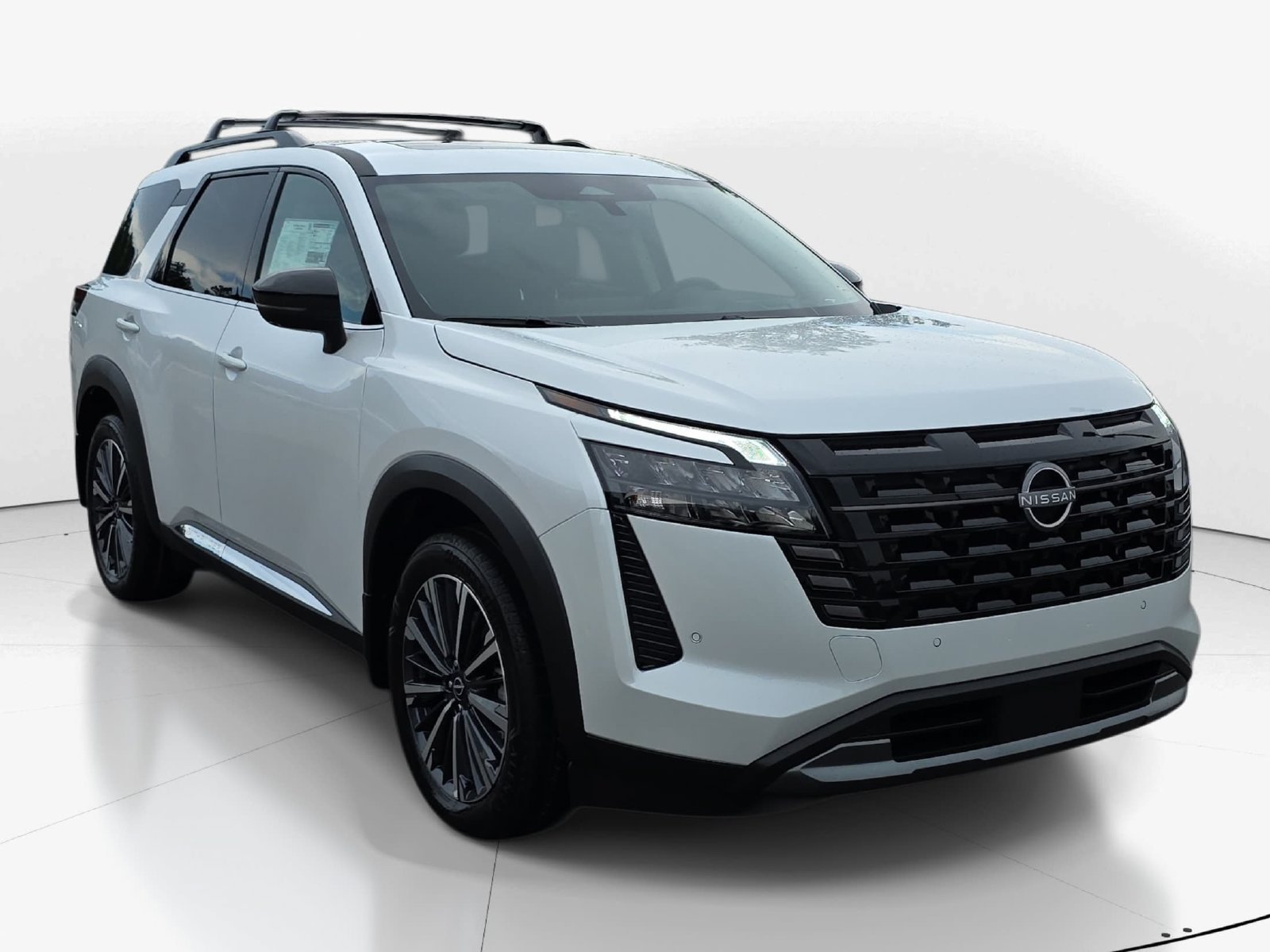 New 2026 Nissan Pathfinder Platinum w/ Accent Package FWD image 3
