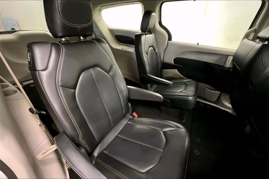 Used 2021 Chrysler Voyager Lxi image 23