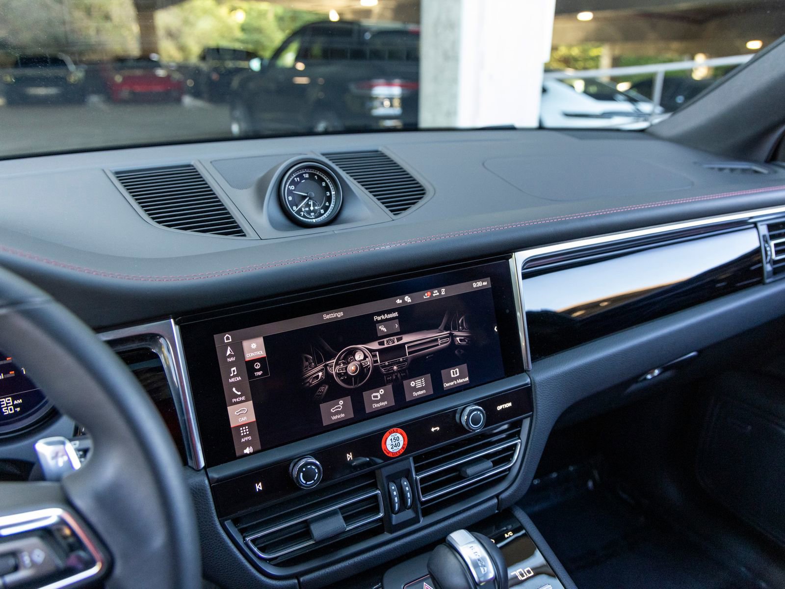 Certified 2025 Porsche Macan image 39