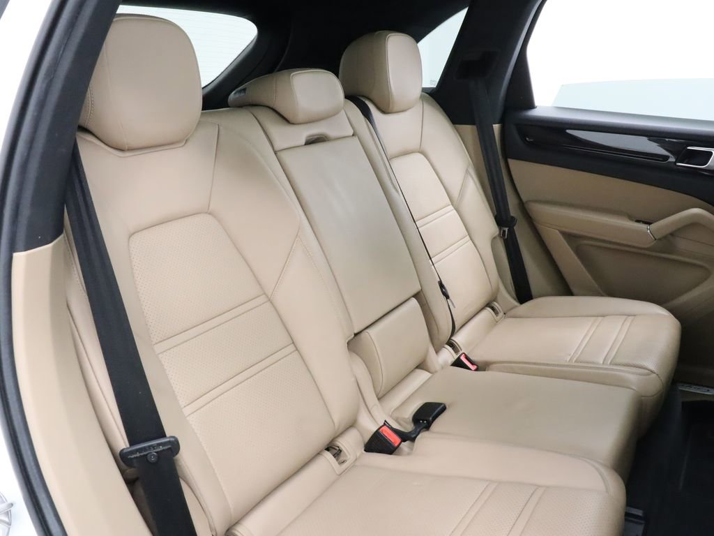 Used 2020 Porsche Cayenne AWD/4WD image 36