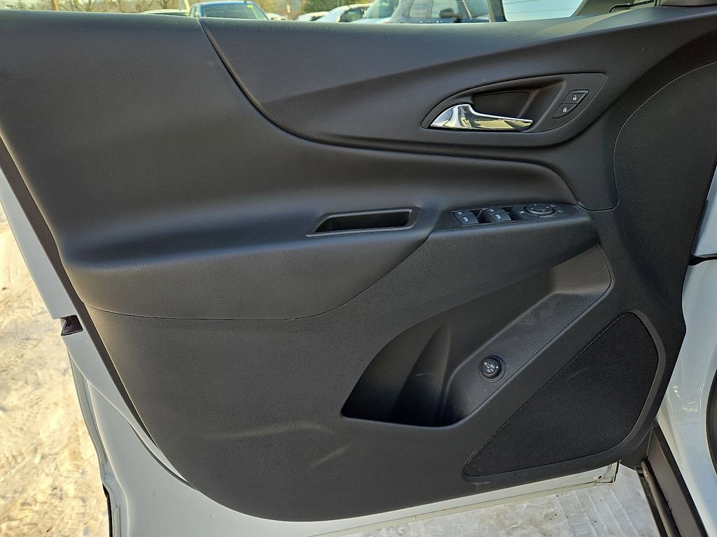 Used 2023 Chevrolet Equinox LT image 18