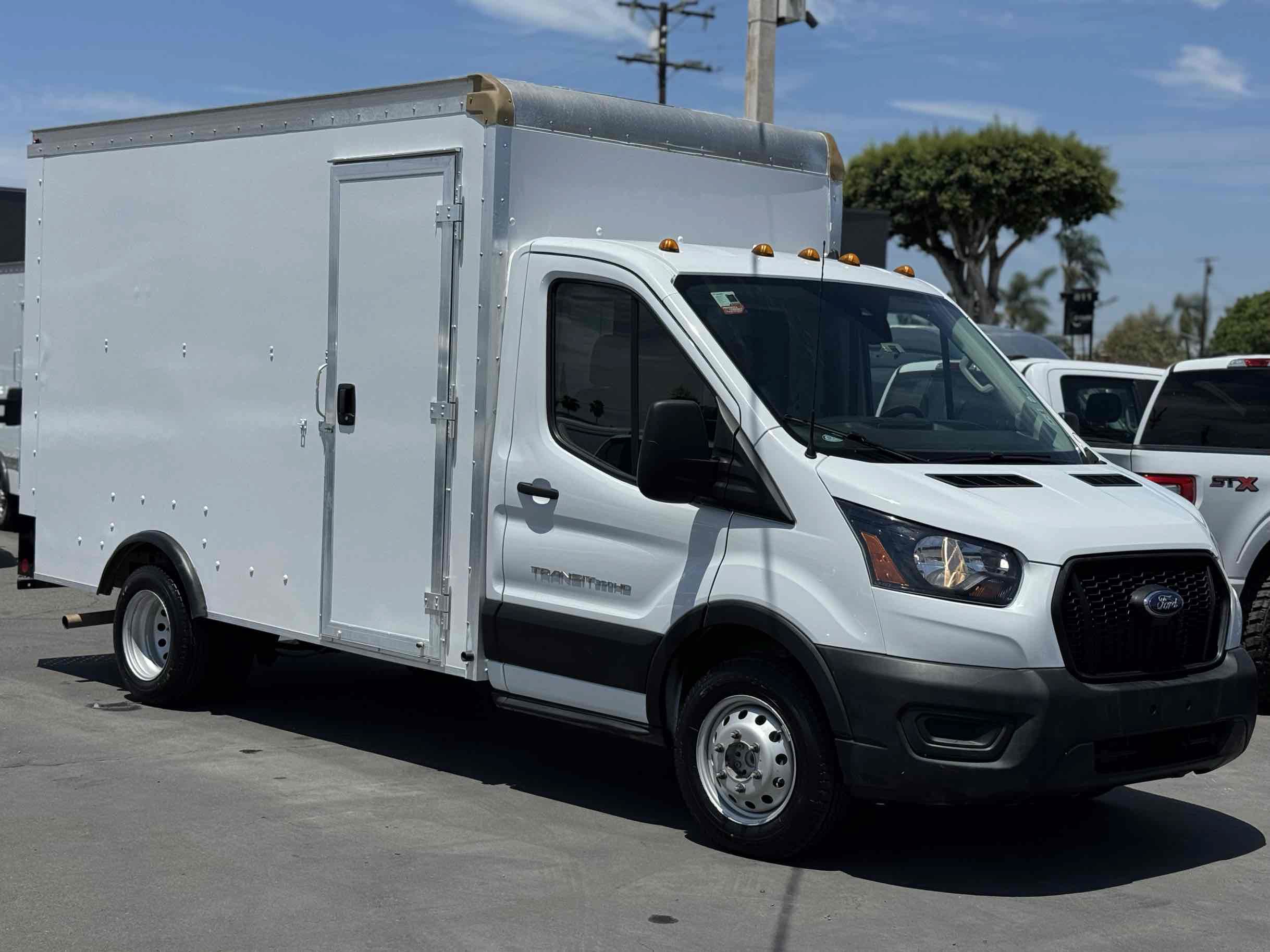 Used 2022 Ford Transit 350 DRW RWD image 8