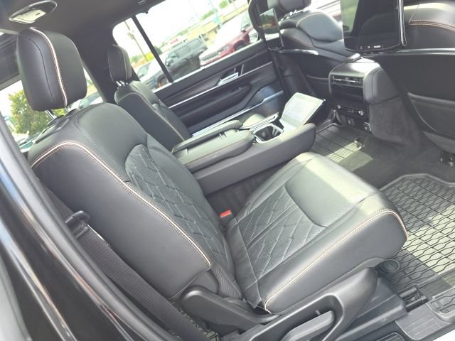 Used 2025 Jeep Grand Wagoneer Series III w/ Rear Seat Video Group 1 AWD/4WD image 38