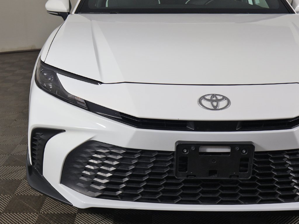 Used 2025 Toyota Camry SE image 11