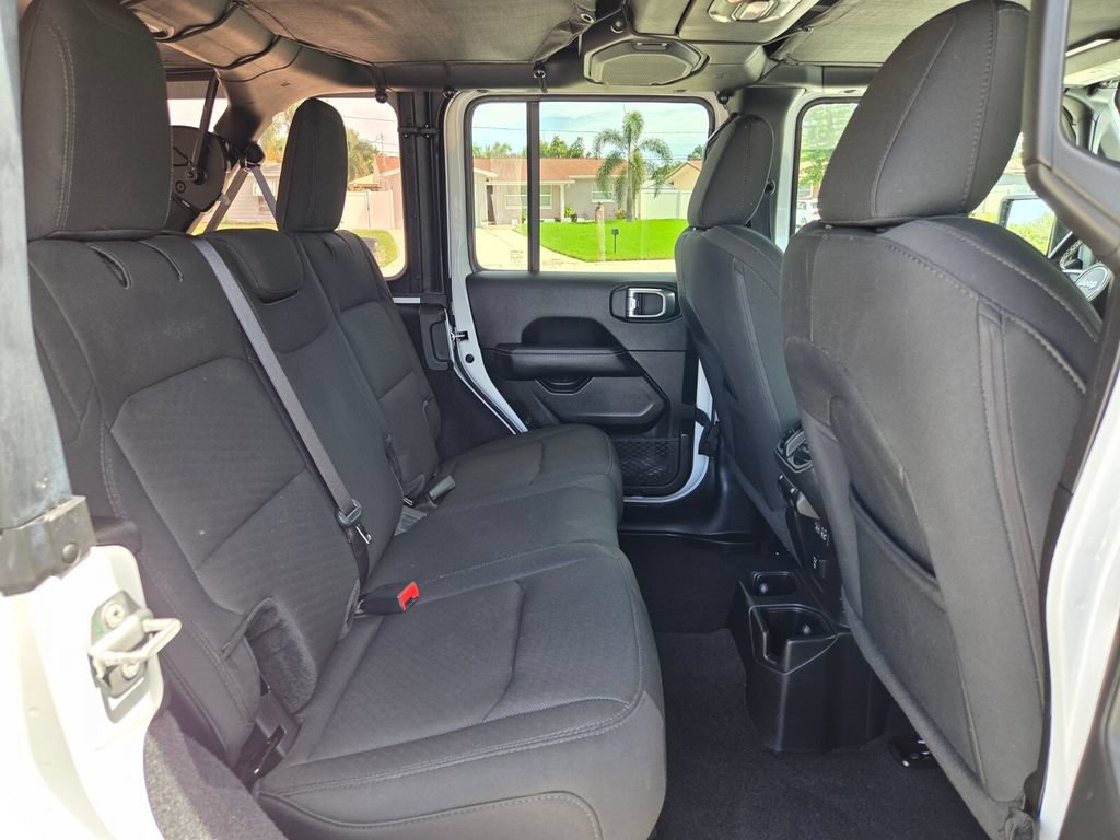 Certified 2022 Jeep Wrangler Unlimited Sahara AWD/4WD image 17