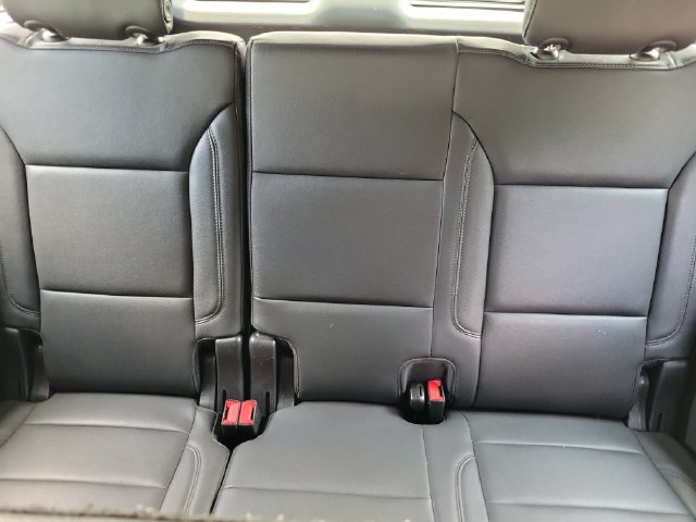 Used 2024 Chevrolet Suburban LT RWD image 13