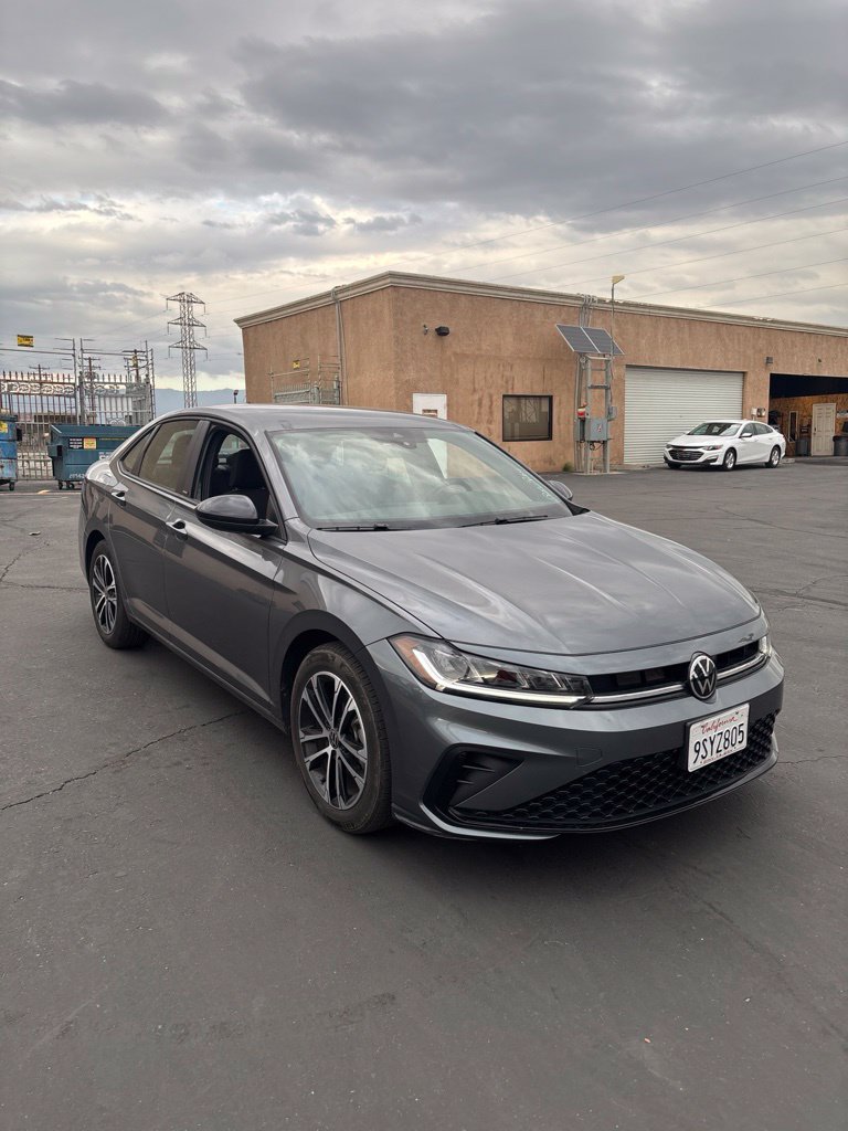 Used 2025 Volkswagen Jetta Sport FWD image 2