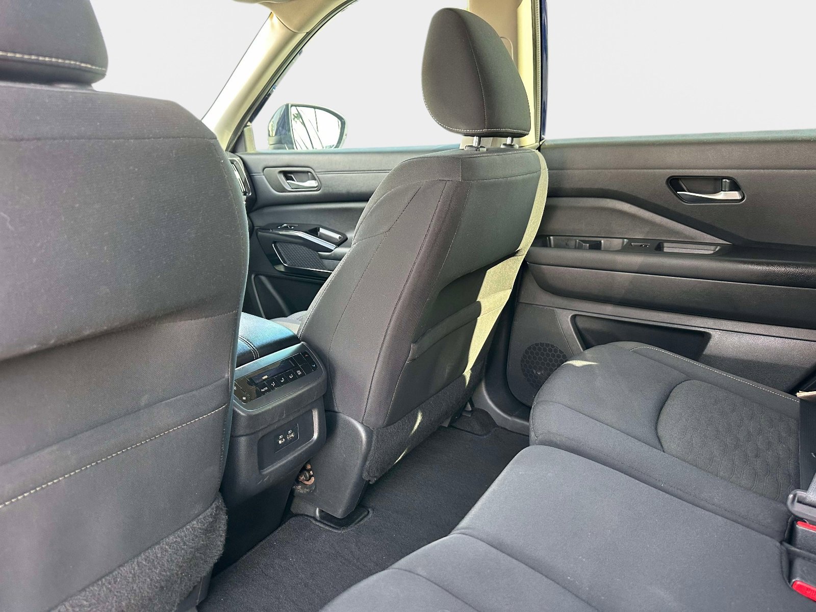 Used 2022 Nissan Pathfinder SV image 15