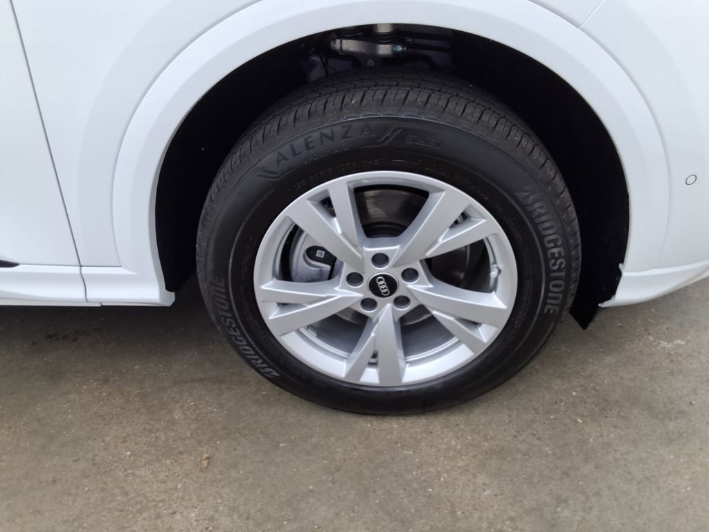 Used 2025 Audi Q5 Premium w/ Convenience Package image 24