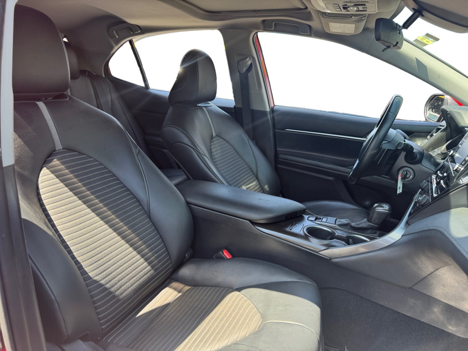 Used 2021 Toyota Camry SE w/ Cold Weather Package AWD/4WD image 14