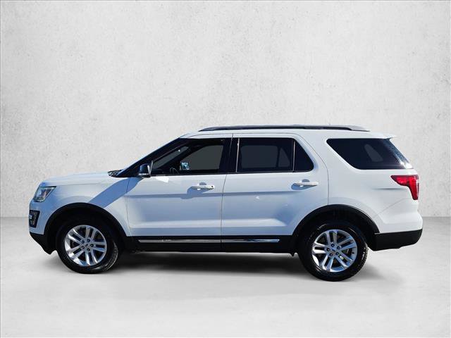 Used 2017 Ford Explorer XLT image 8