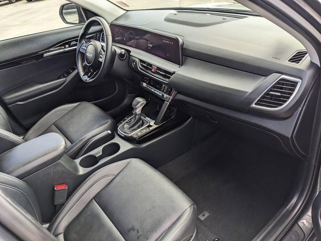 Certified 2025 Kia Seltos EX image 13