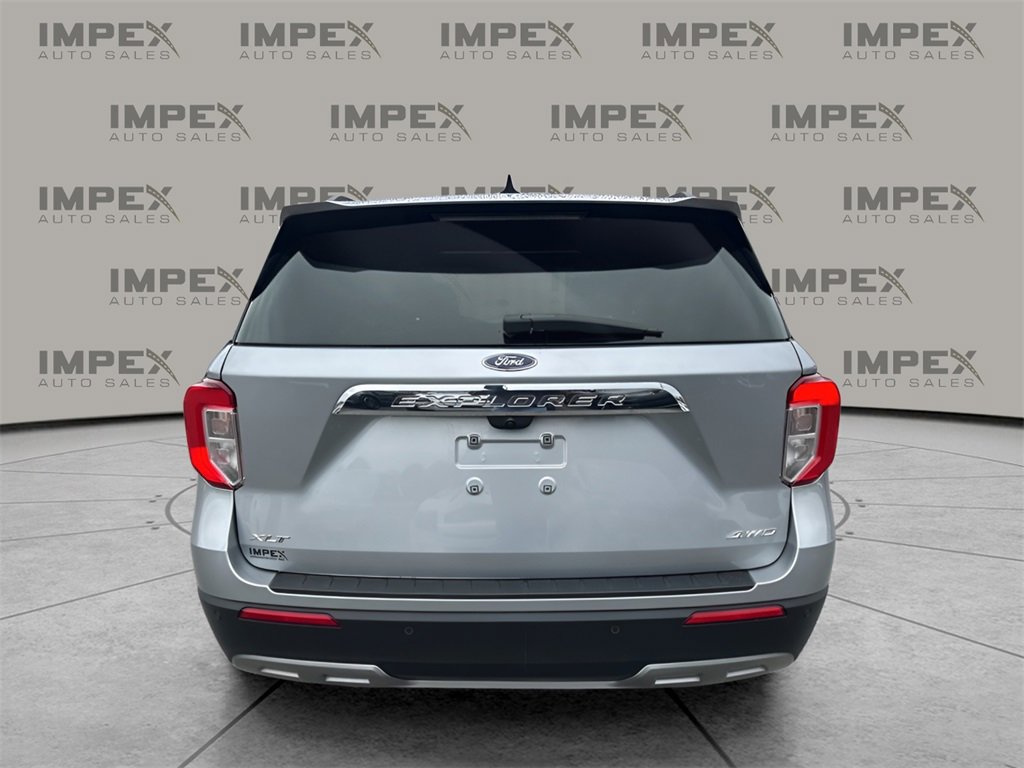 Used 2022 Ford Explorer XLT w/ Equipment Group 202A image 4