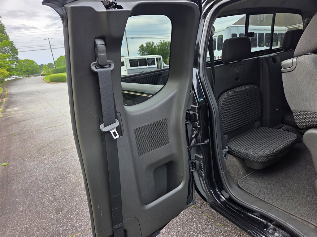 Used 2010 Nissan Frontier SE w/ SE Value Truck Pkg RWD image 33