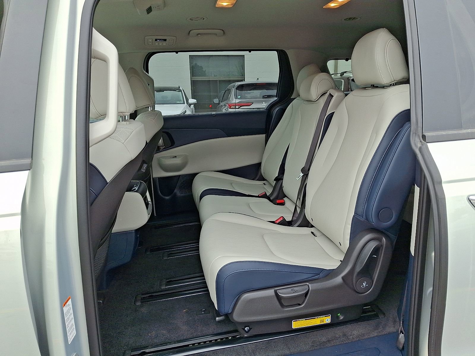 New 2026 Kia Carnival EX FWD image 11