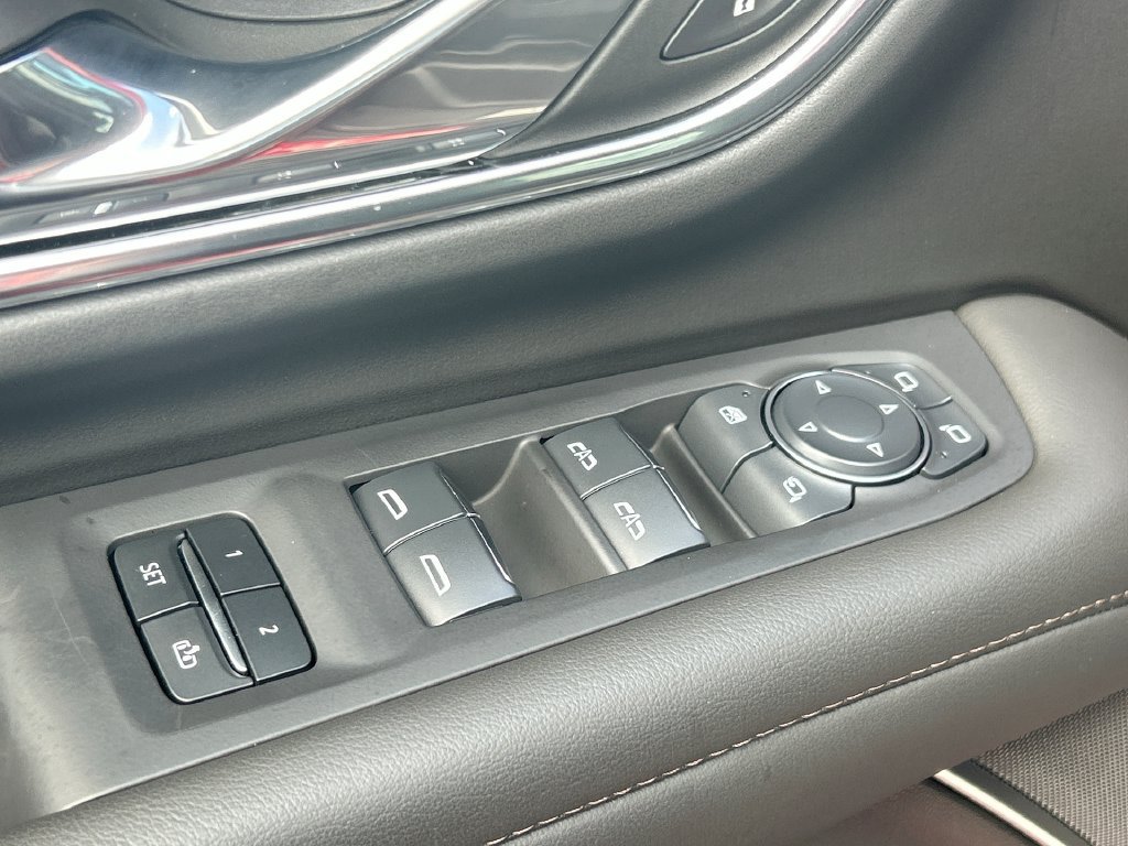Used 2024 Chevrolet Tahoe High Country RWD image 12