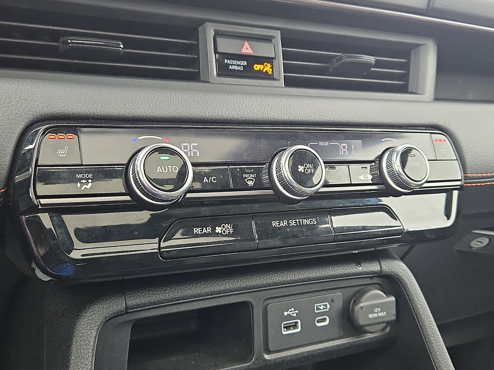 Used 2025 Honda Pilot TrailSport image 17