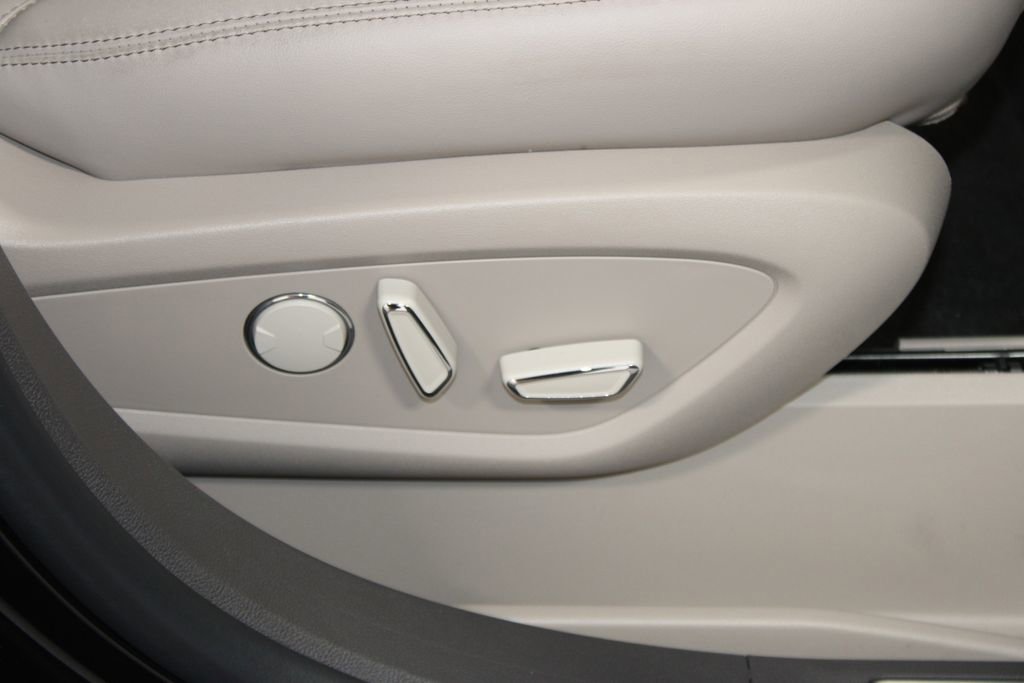 Used 2022 Lincoln Nautilus Reserve w/ Equipment Group 201A image 28