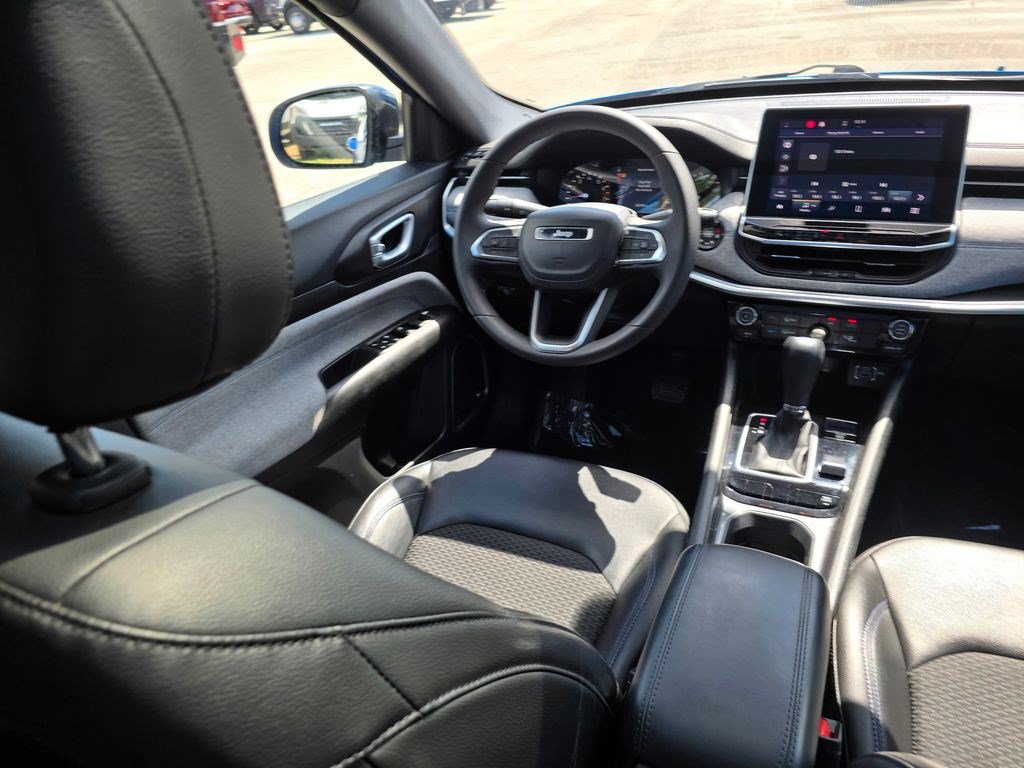Used 2023 Jeep Compass Latitude w/ Sun and Sound Group AWD/4WD image 34