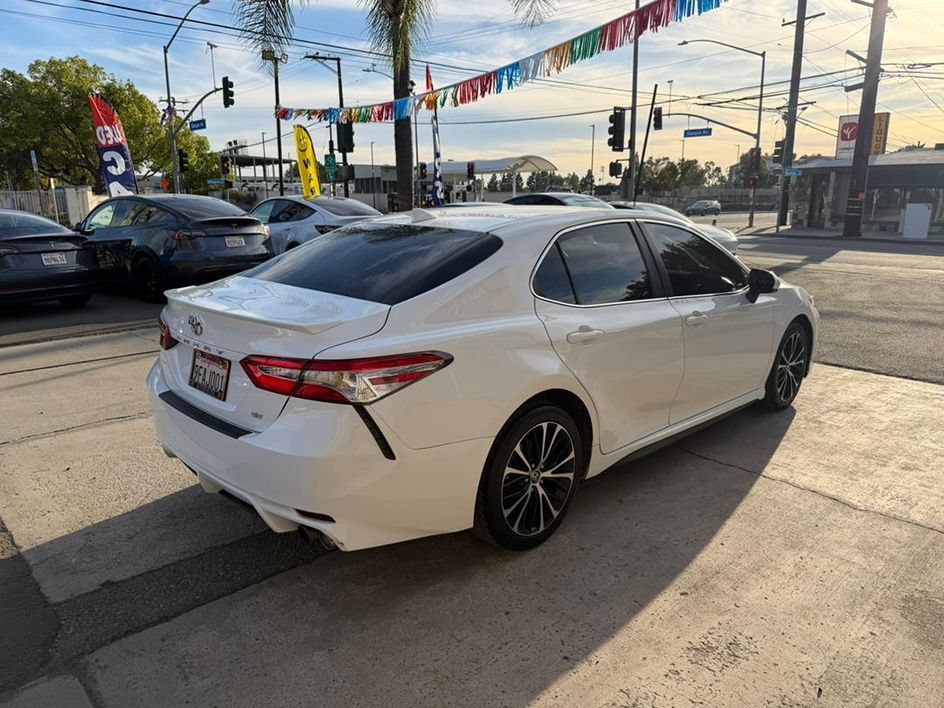 Used 2020 Toyota Camry SE FWD image 14
