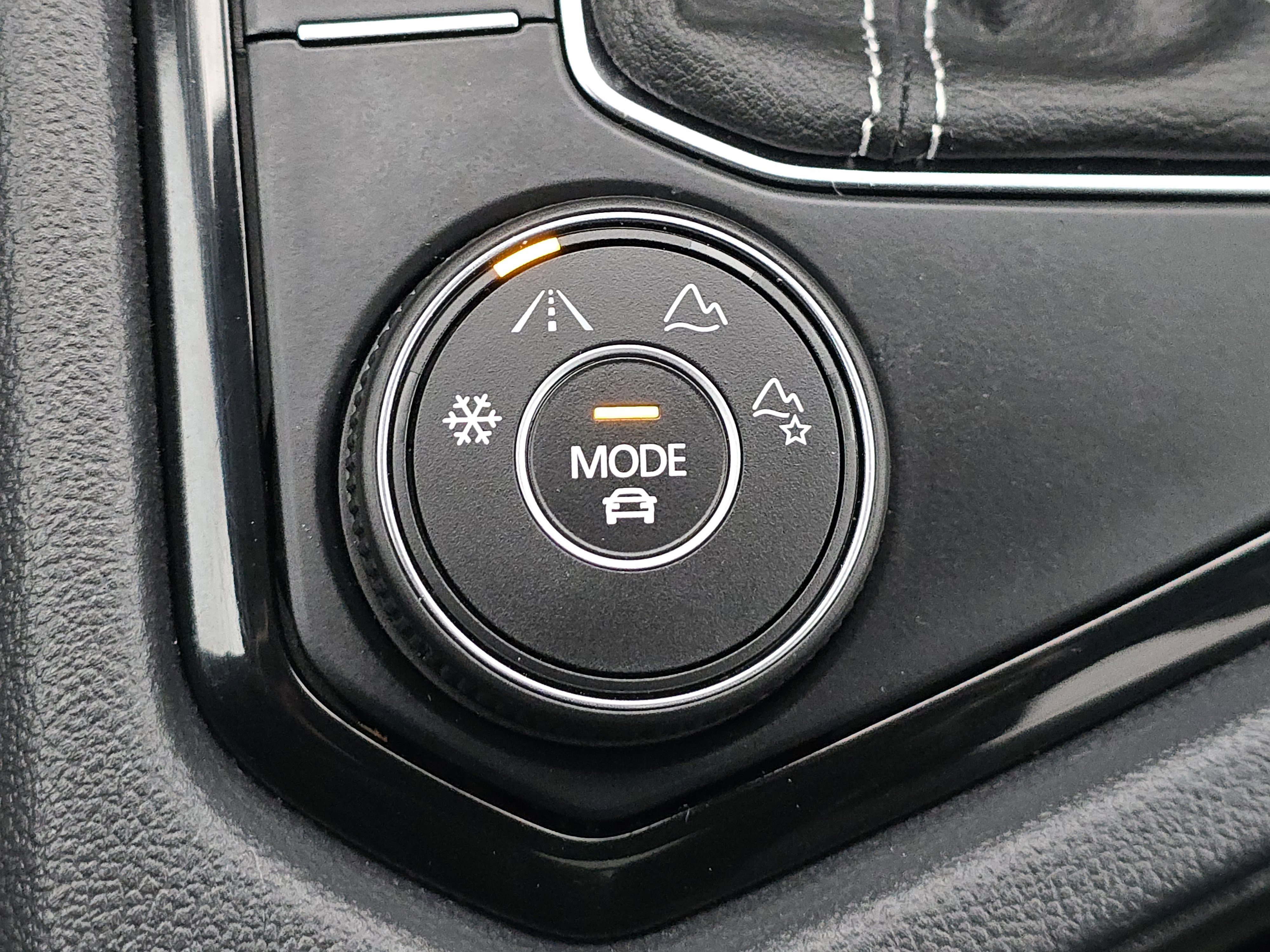 Certified 2023 Volkswagen Taos SE w/ Panoramic Sunroof Package image 23