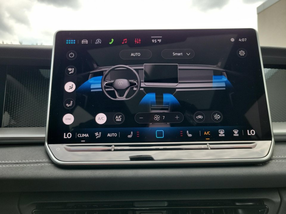 New 2026 Volkswagen Tiguan SE R-Line FWD image 18