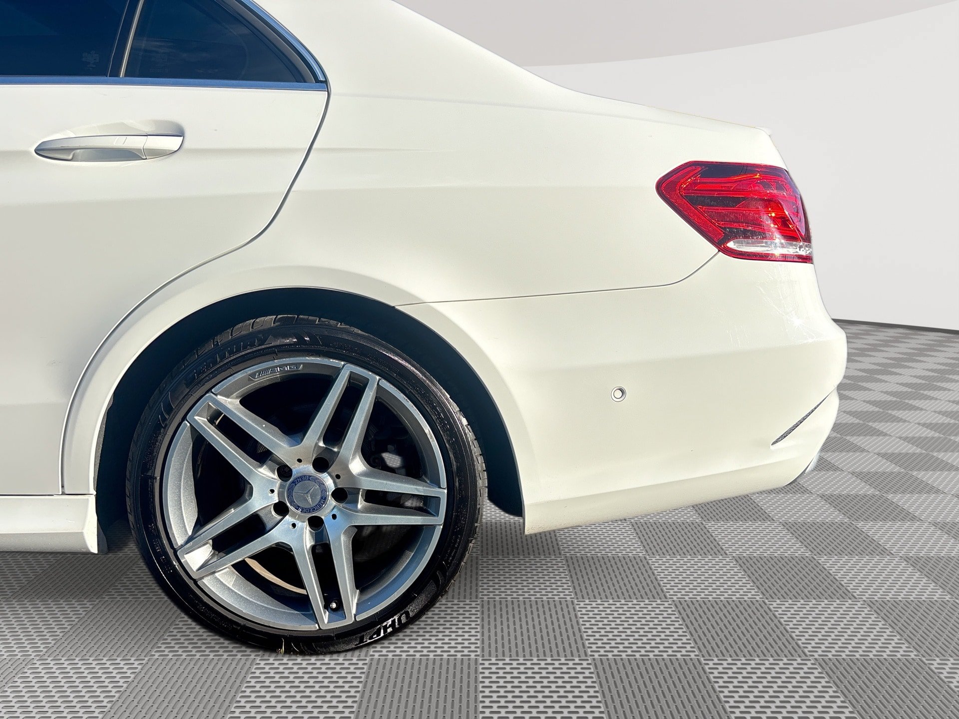 Used 2016 Mercedes-Benz E 400 Sedan image 29