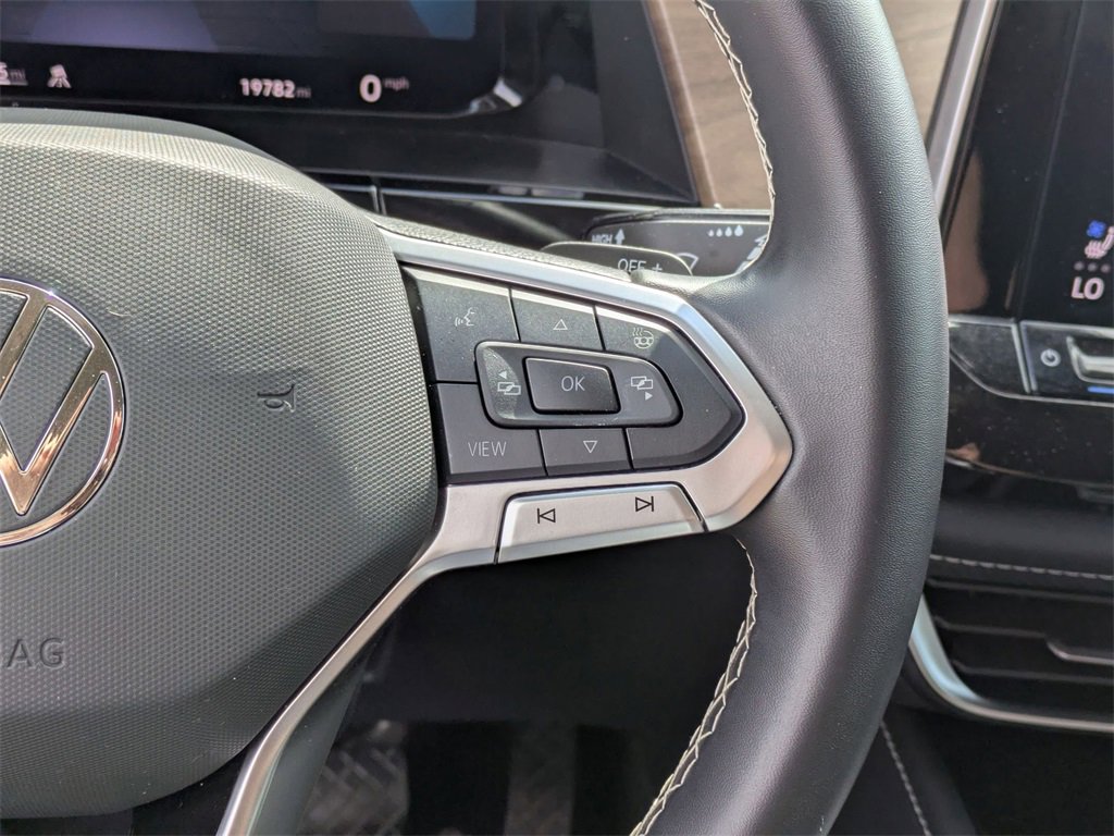 Used 2025 Volkswagen Atlas SE image 21