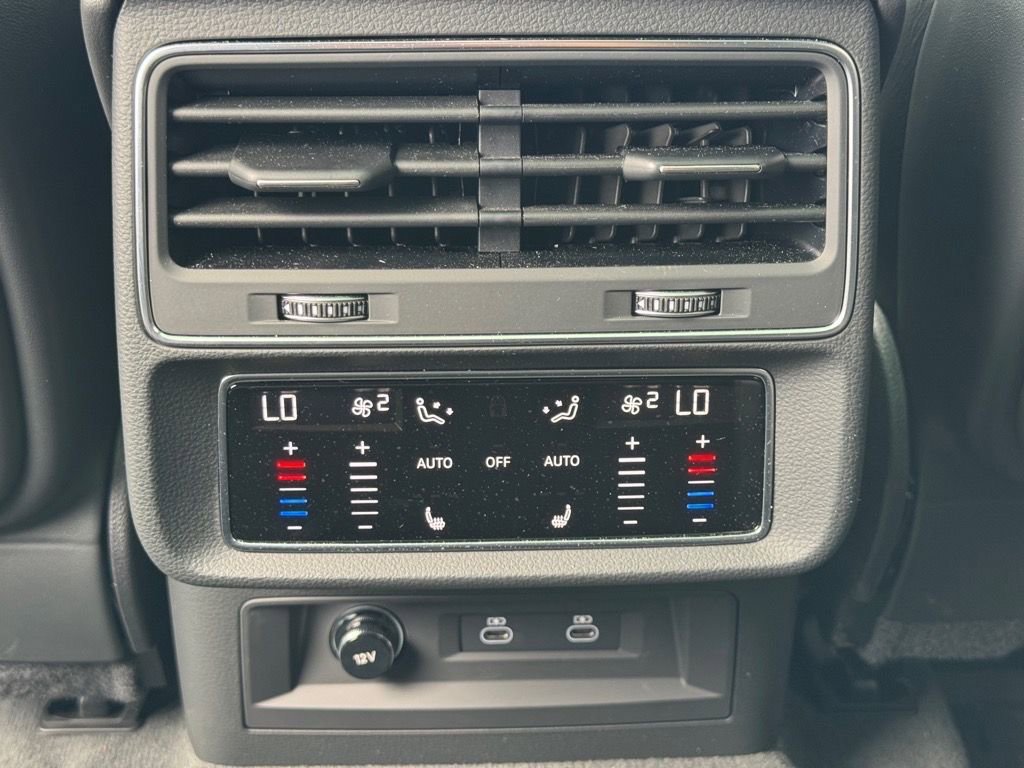 Used 2024 Audi Q8 Prestige w/ Prestige Package image 13