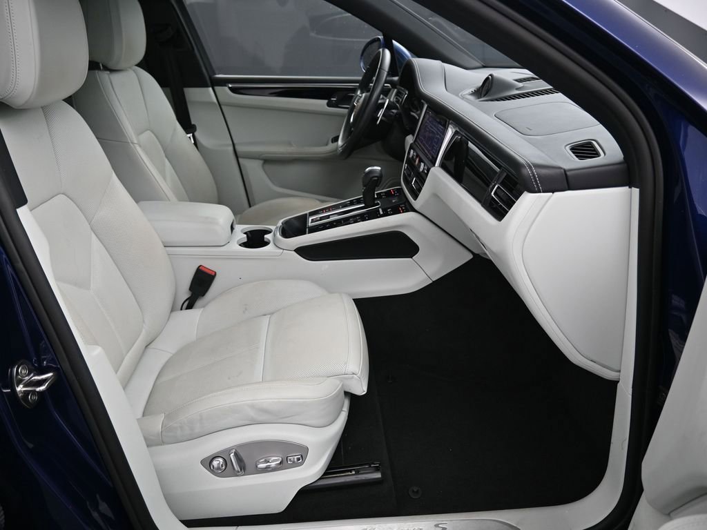 Certified 2022 Porsche Macan S image 29