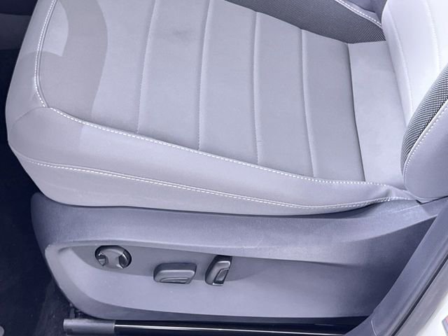 Used 2024 Volkswagen Taos SE image 12