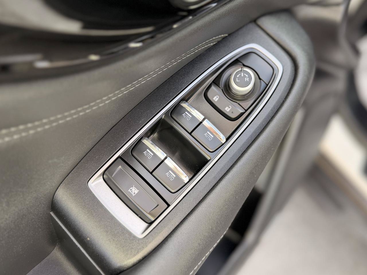Used 2025 Subaru Outback Limited AWD/4WD image 12