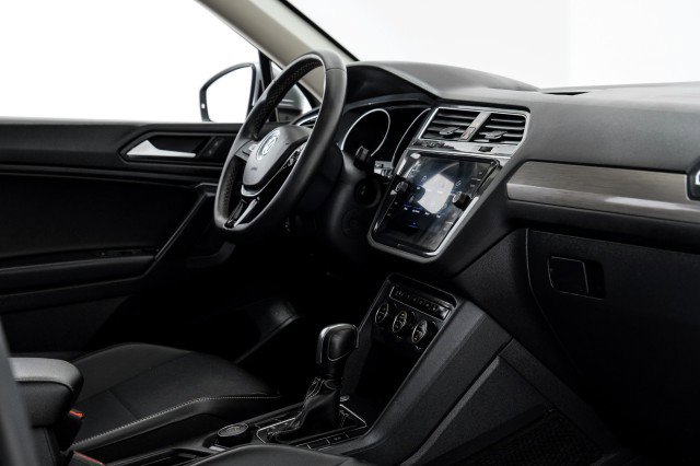 Used 2021 Volkswagen Tiguan SE R-Line image 23