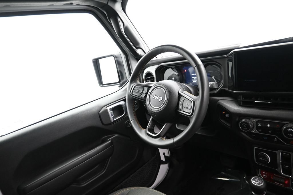 Used 2024 Jeep Wrangler Unlimited AWD/4WD image 16