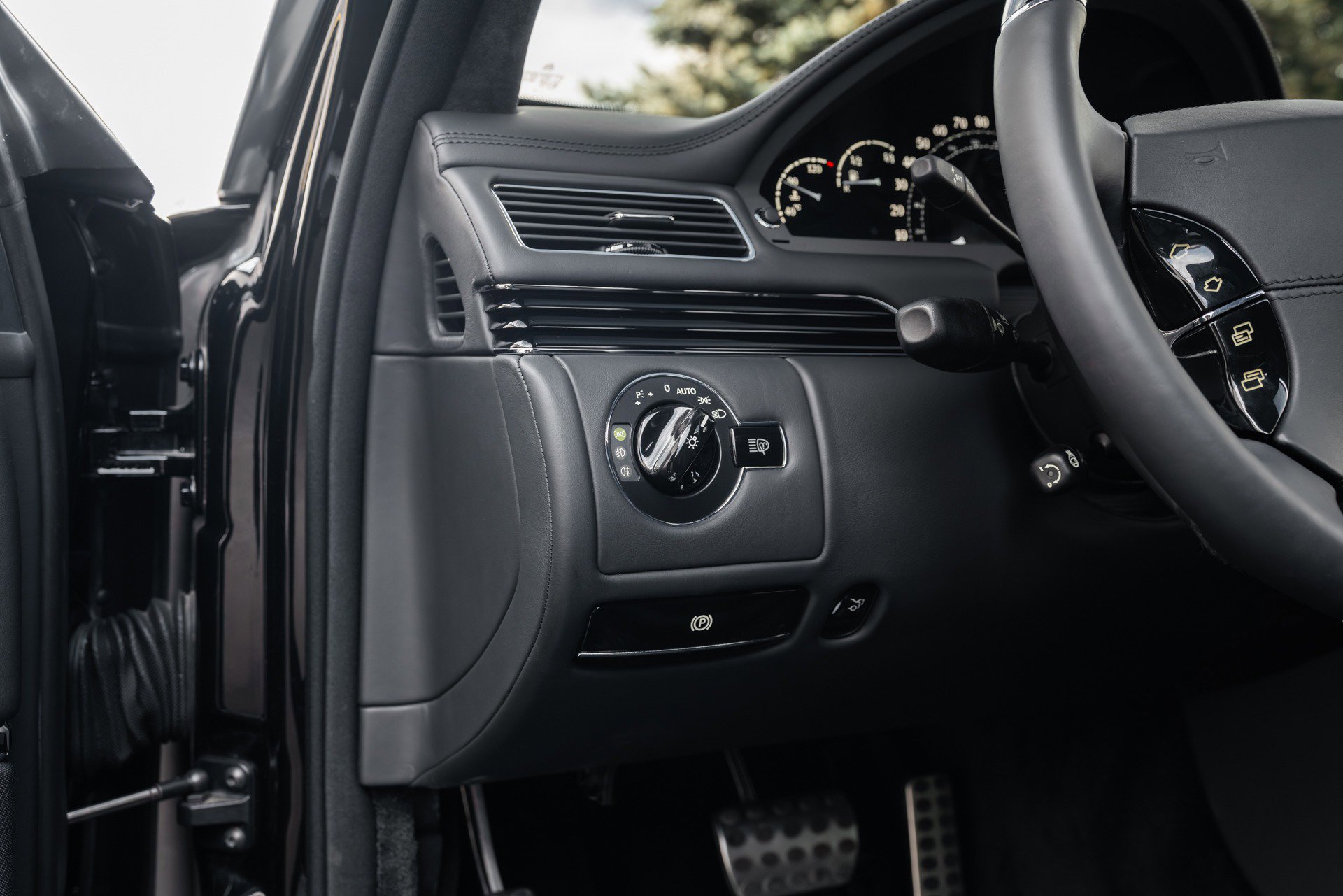 Used 2009 Maybach 57 S image 10