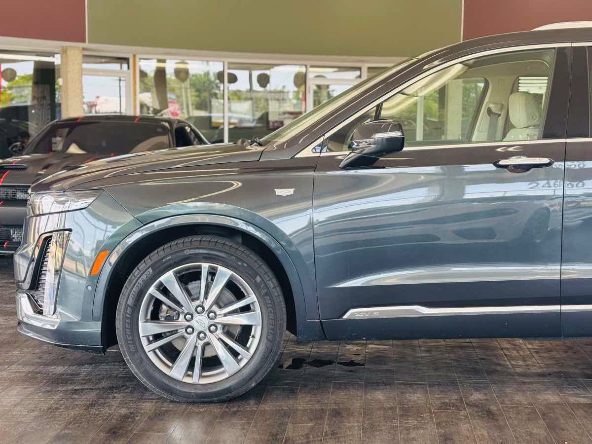 Used 2022 Cadillac XT6 Premium Luxury w/ Technology Package AWD/4WD image 16